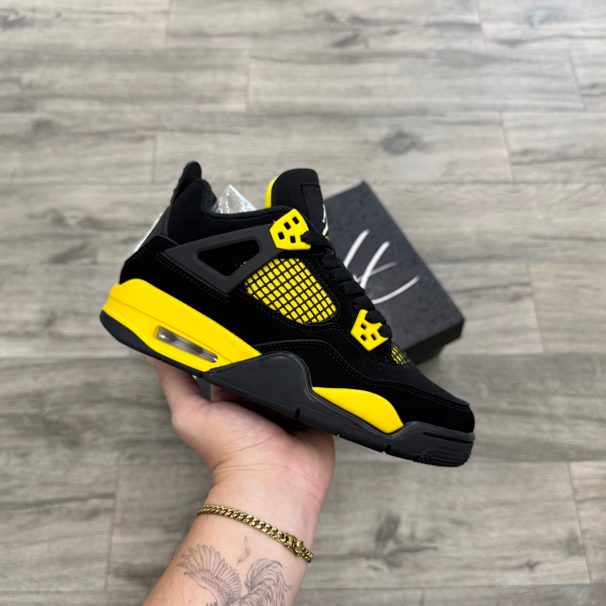 Jordan 4 Retro Thunder (2023)