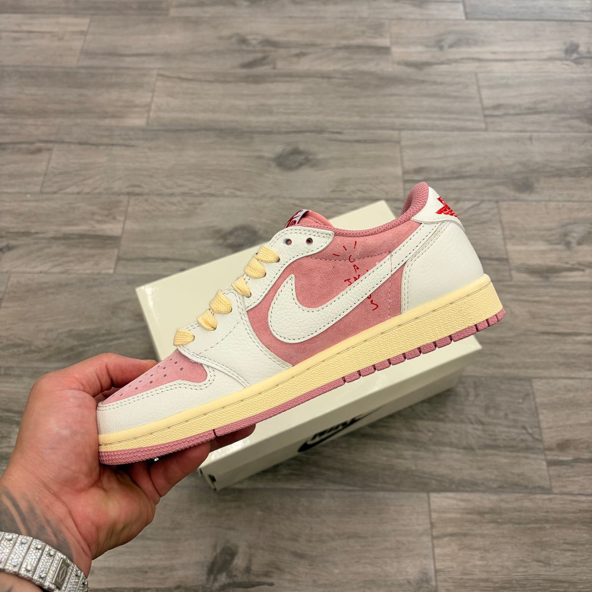 Jordan 1 Retro Low SP Travis Scott Shy Pink