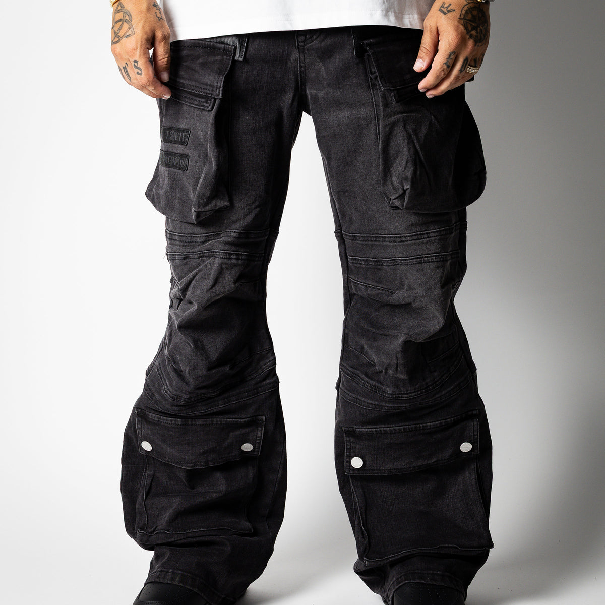 First Row Relaxed Fit [Black]