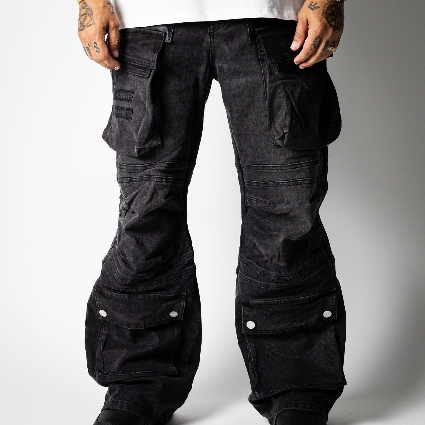 First Row Relaxed Fit [Black]