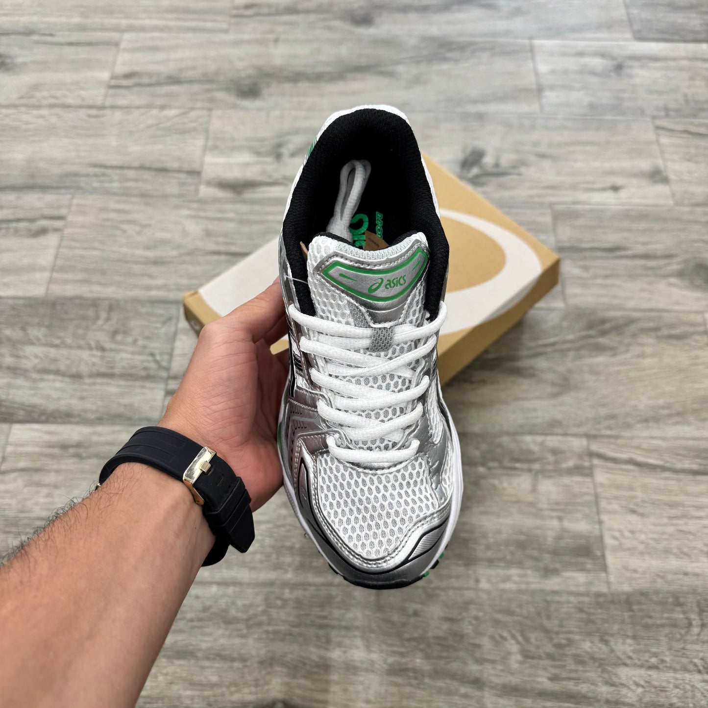 Asics Gel-Kayano 14 blanco y verde malaquita