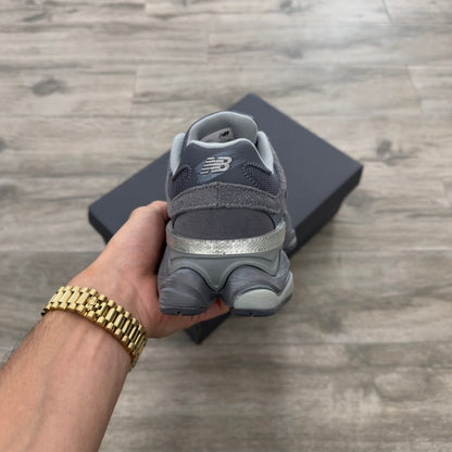 New Balance 9060 Magnet