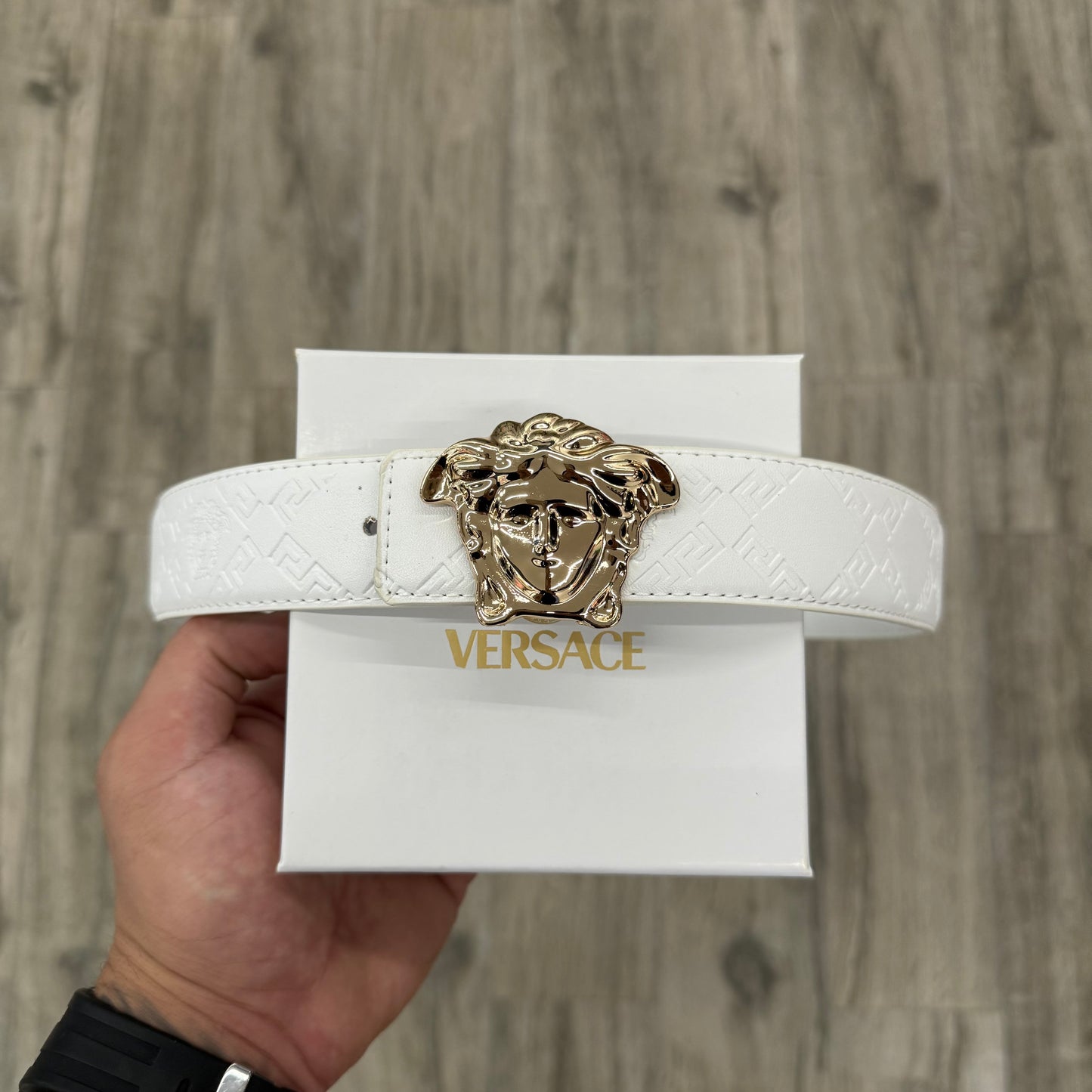 Medusa Gold Logo [white]