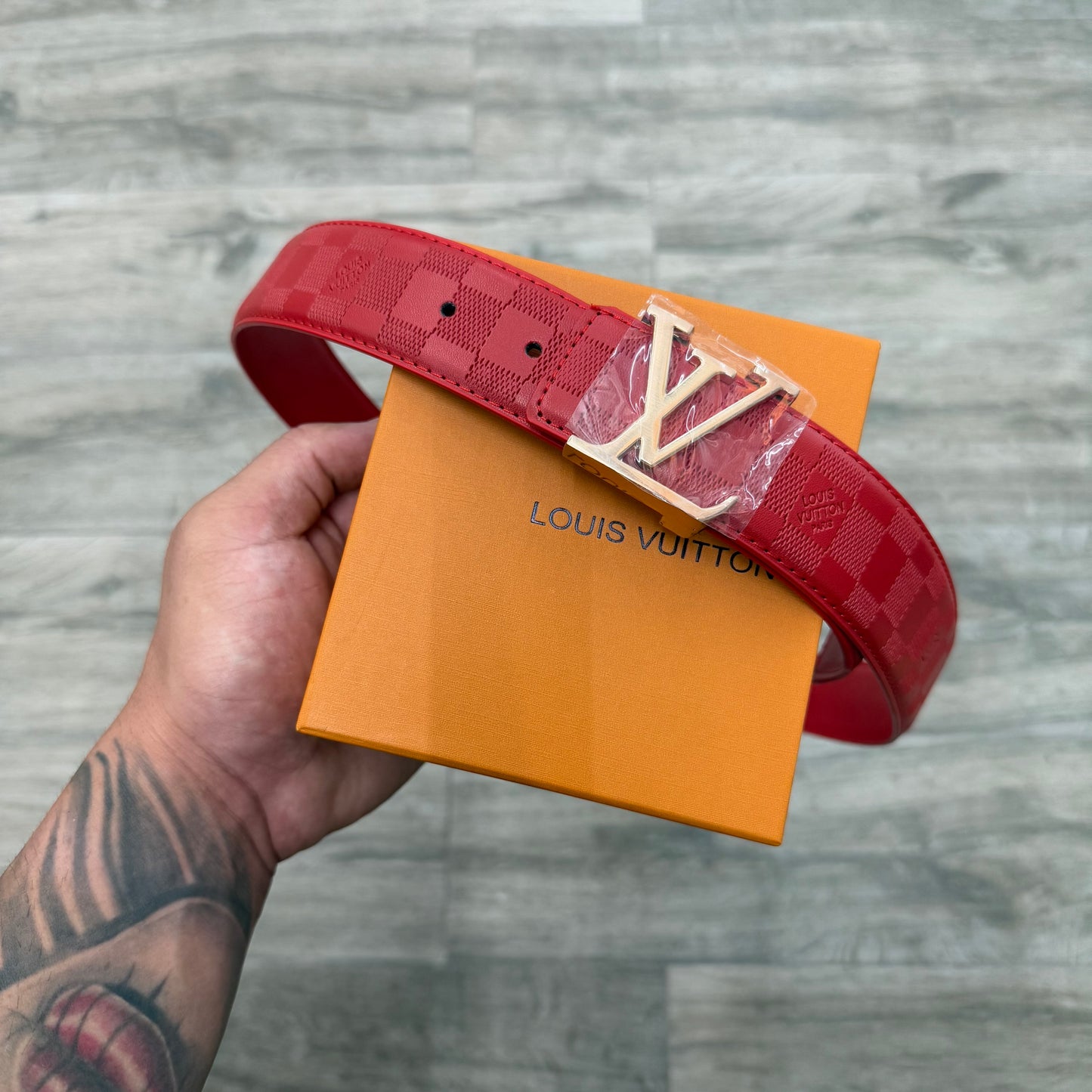 LV Gold Logo [red]