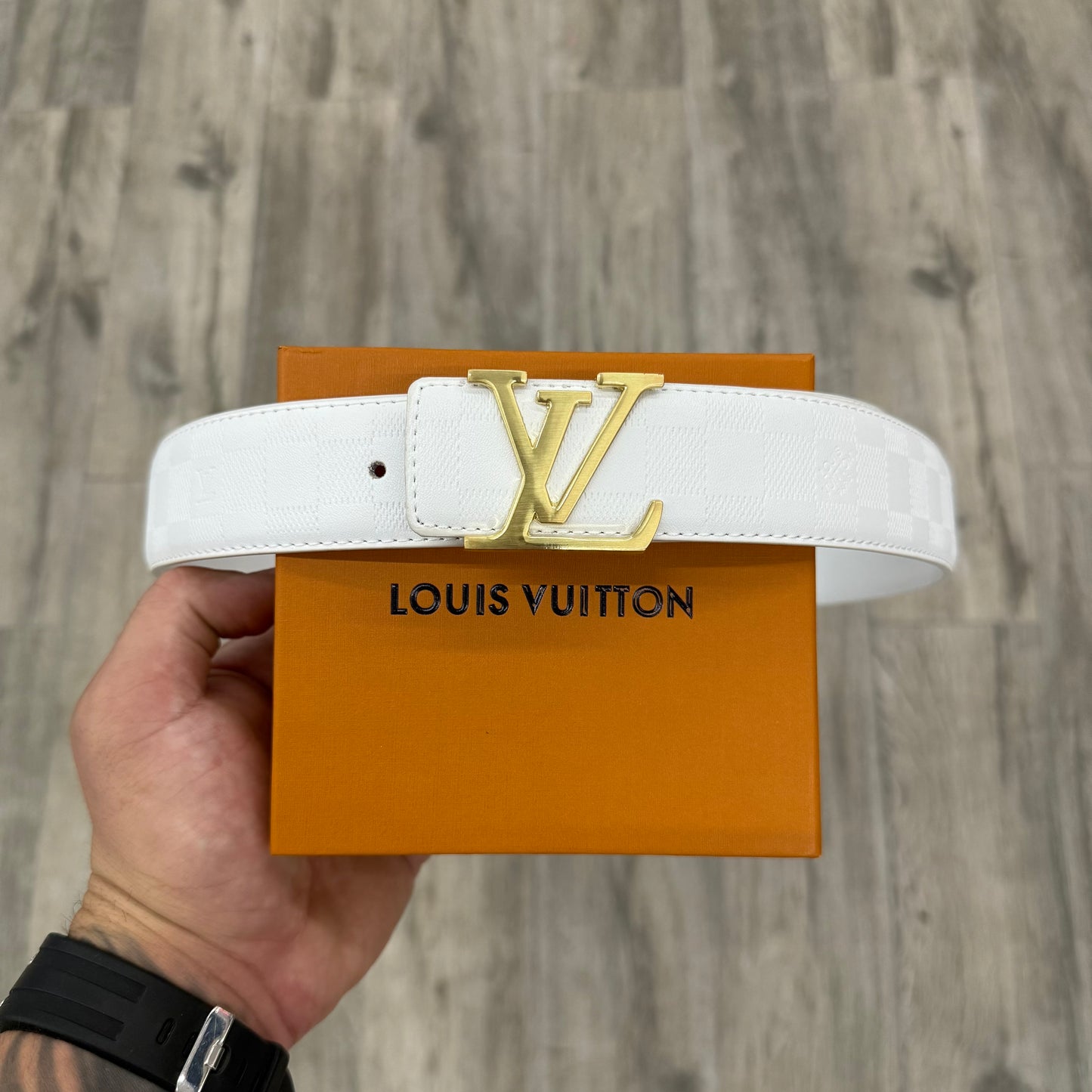 LV Gold Logo [white]