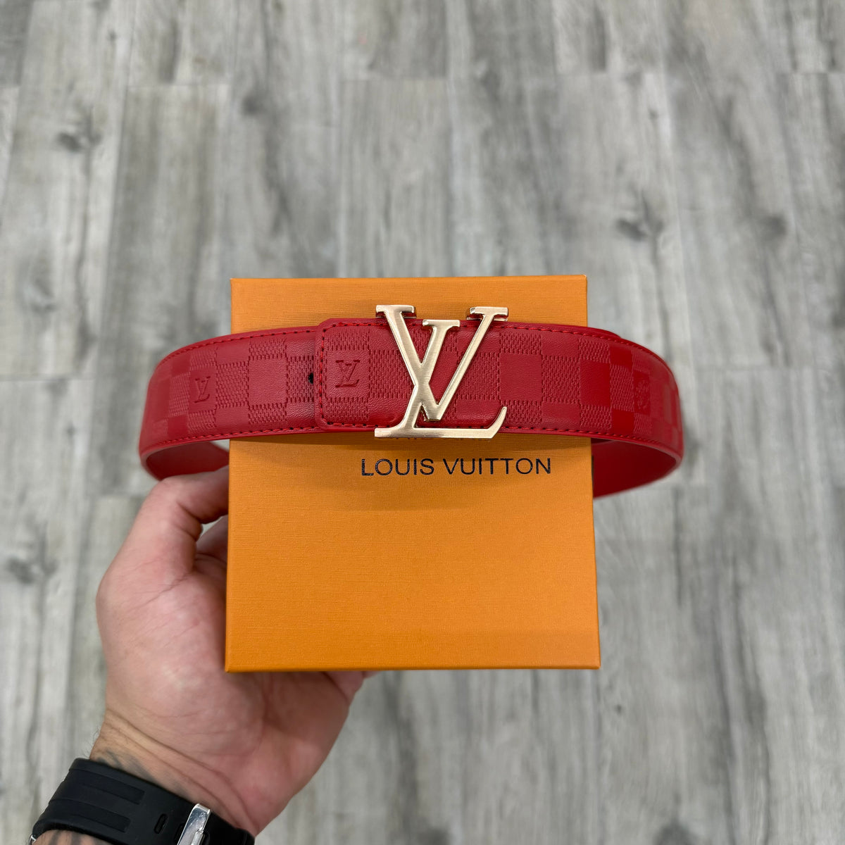 LV Gold Logo [red]
