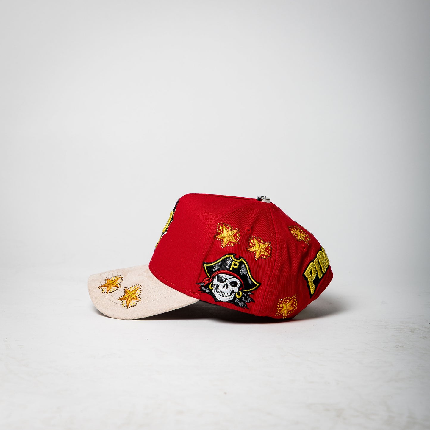 VQC Caps “ Pirates ” ( red/cream )