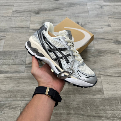 Asics Gel-Kayano 14 crema, negro, ciruela metalizado