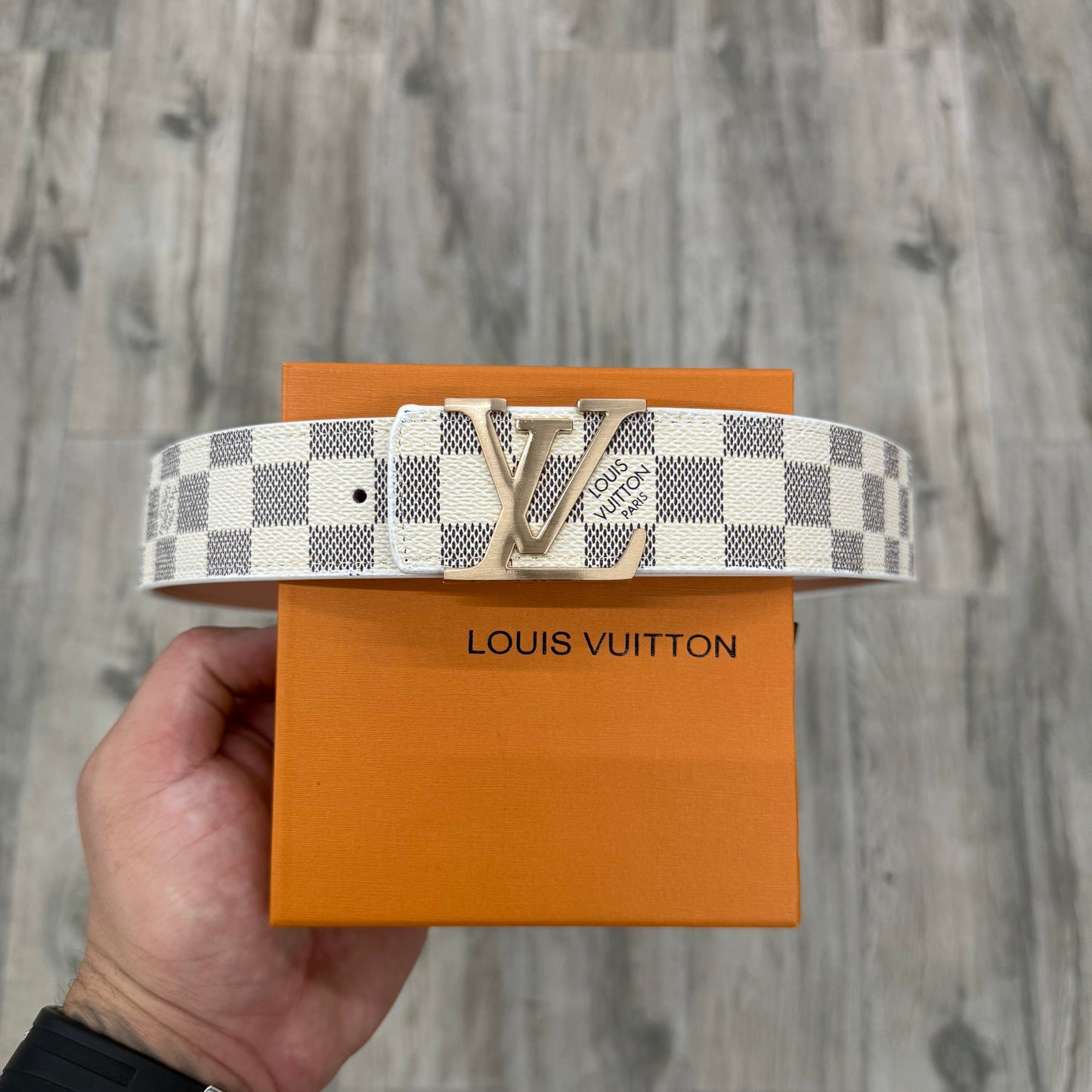 LV Gold Logo [white damier]
