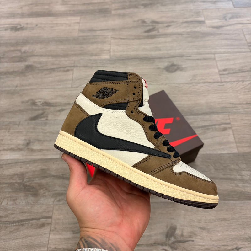 Jordan 1 Retro Travis Scott