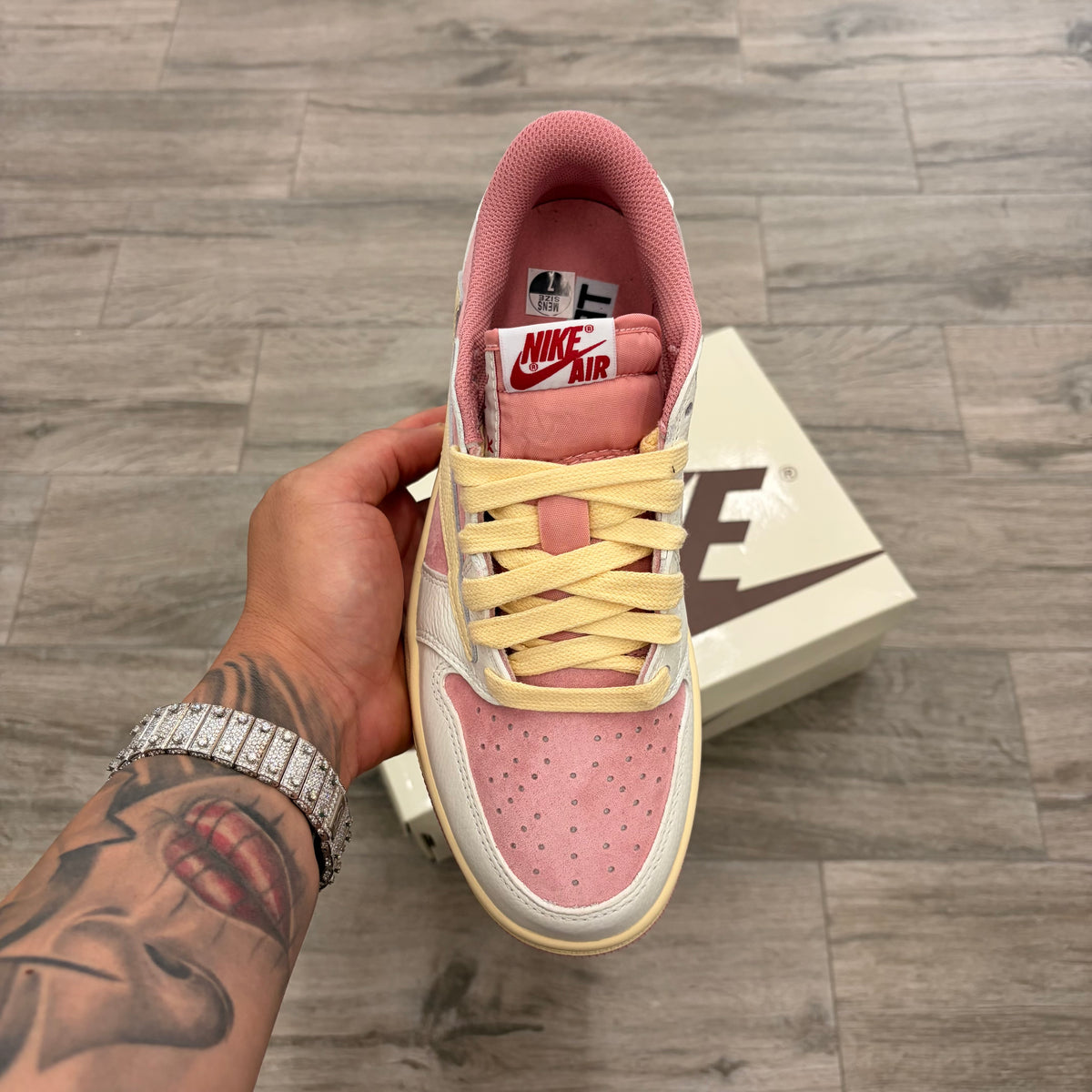 Jordan 1 Retro Low SP Travis Scott Shy Pink