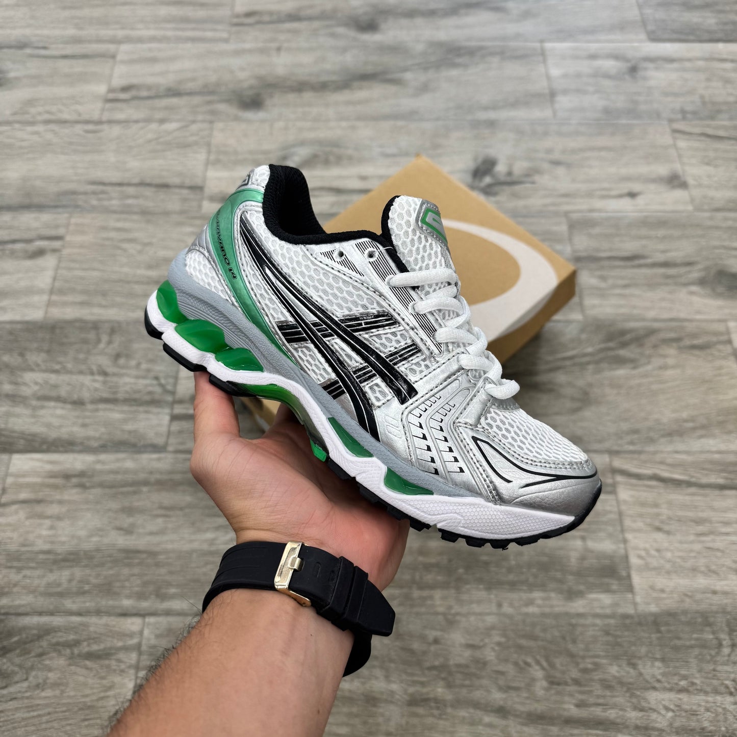 Asics Gel-Kayano 14 blanco y verde malaquita