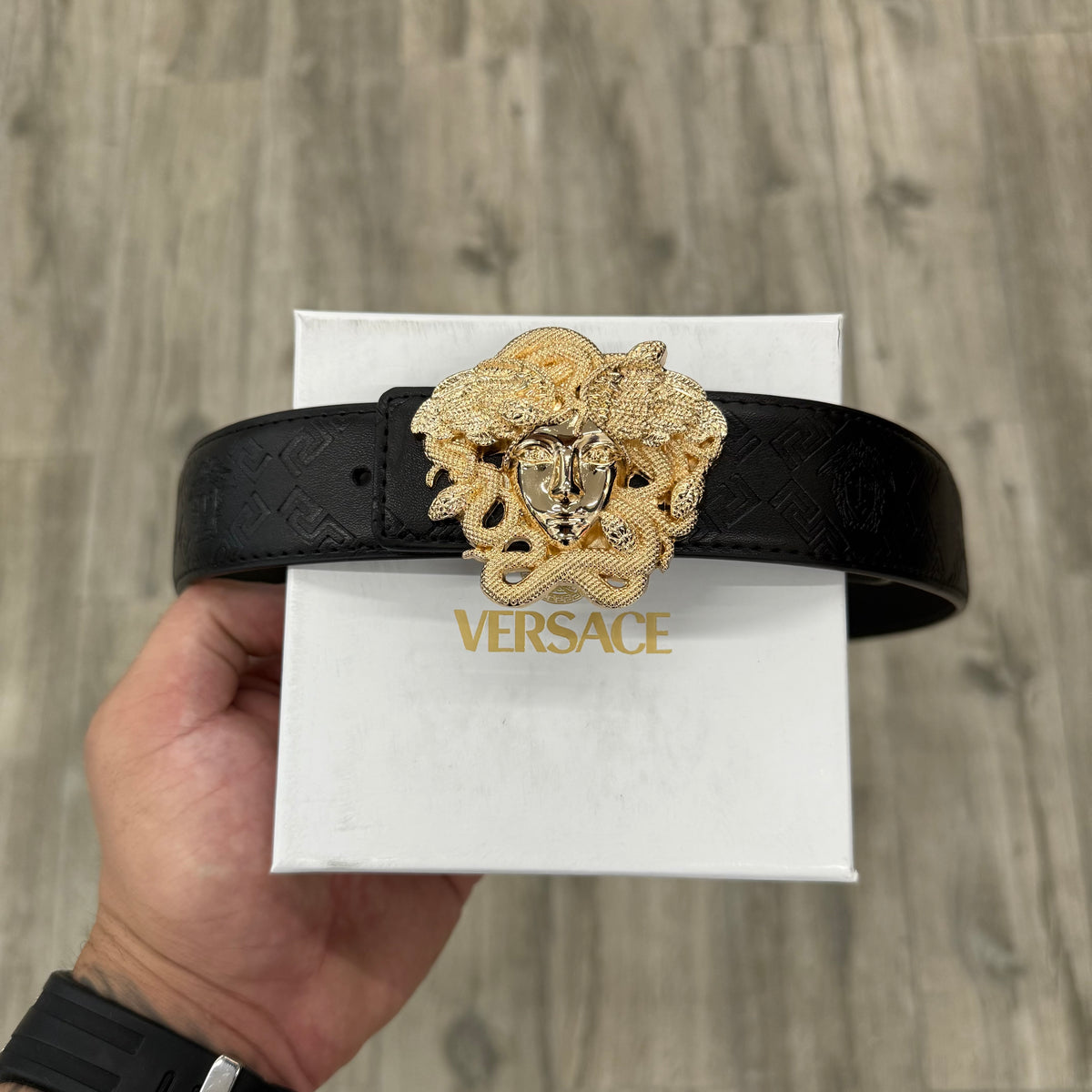 Medusa Gold Logo [black]