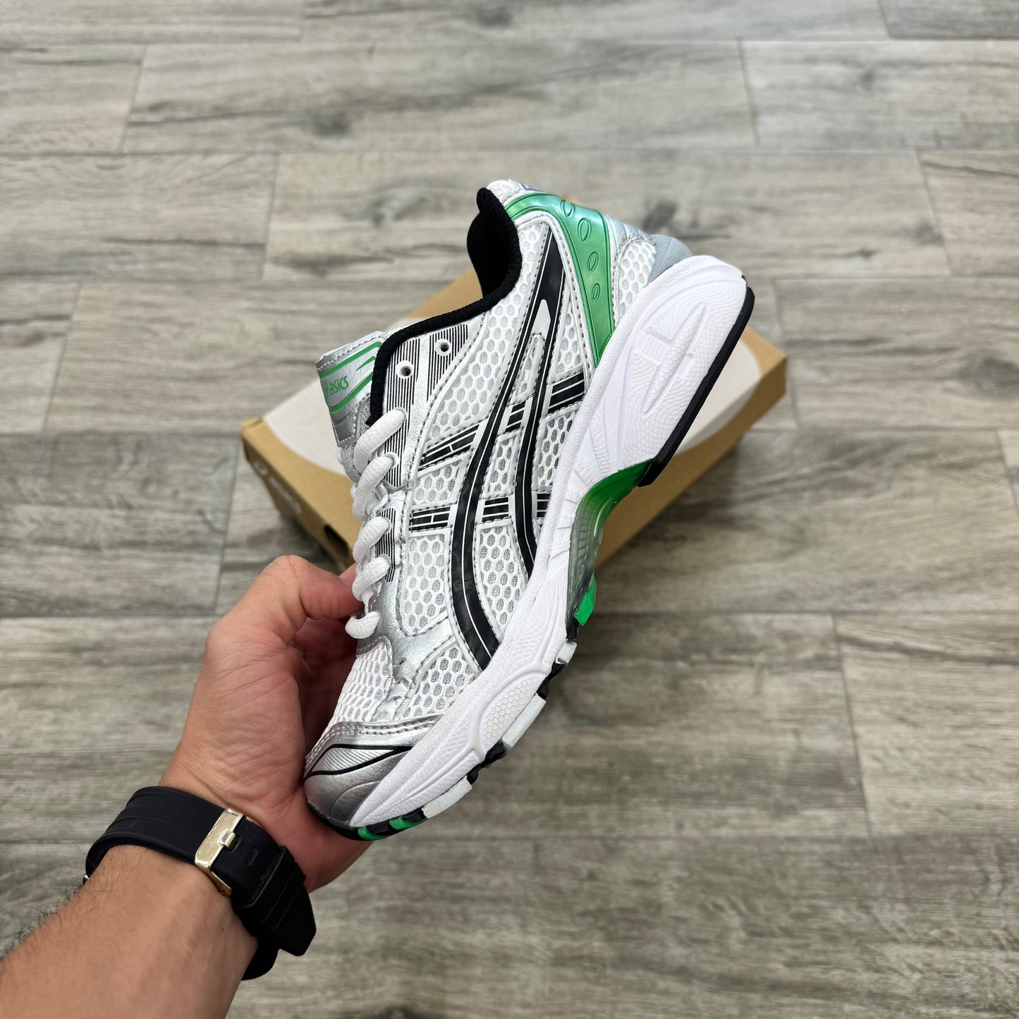 Asics Gel-Kayano 14 blanco y verde malaquita
