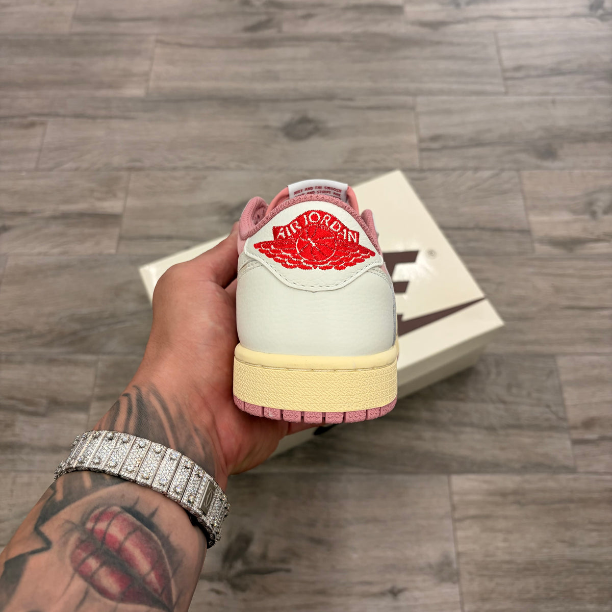 Jordan 1 Retro Low SP Travis Scott Shy Pink