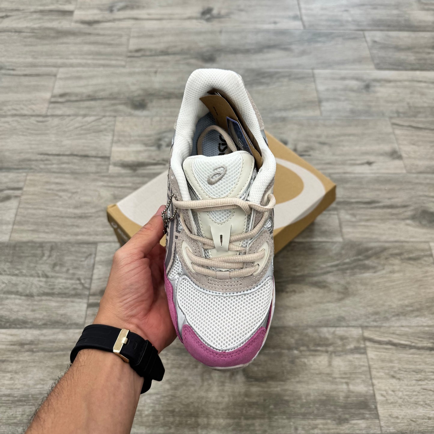 Asics GEL-NYC crema, gris mineral, beige y rosa