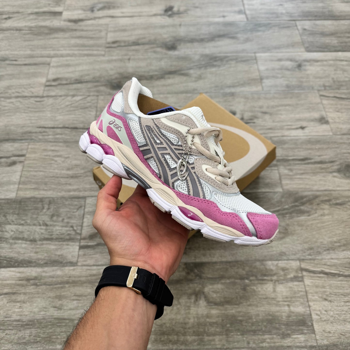 Asics GEL-NYC crema, gris mineral, beige y rosa