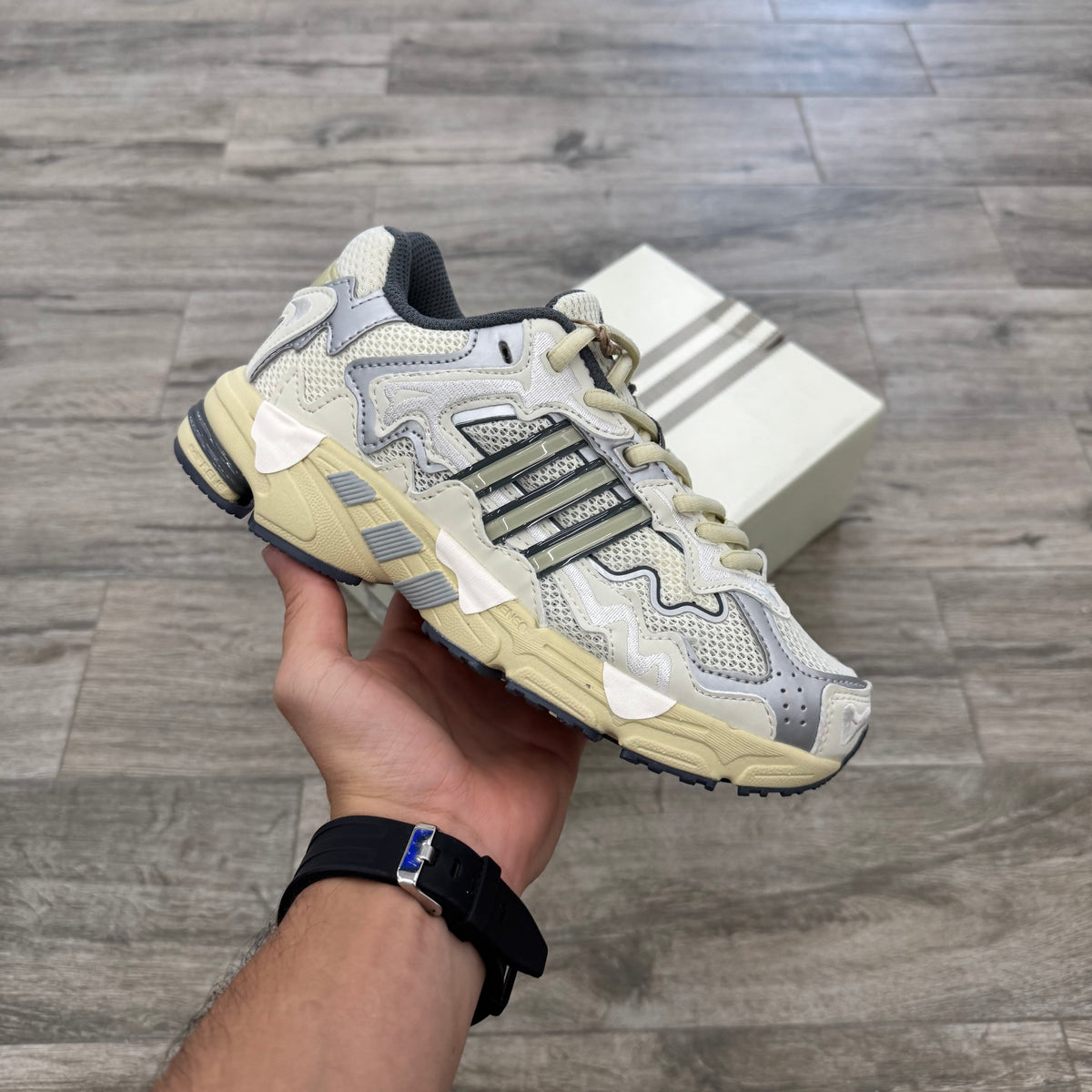 Adidas Response CL Bad Bunny lo