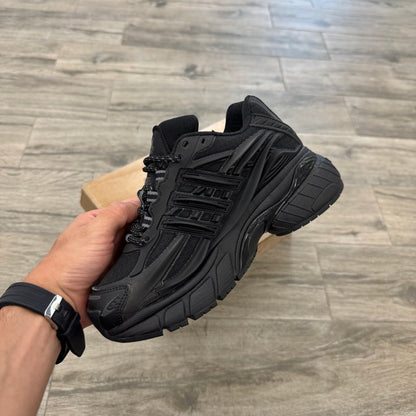 Adistar Jellyfish Pharell Williams Triple Black