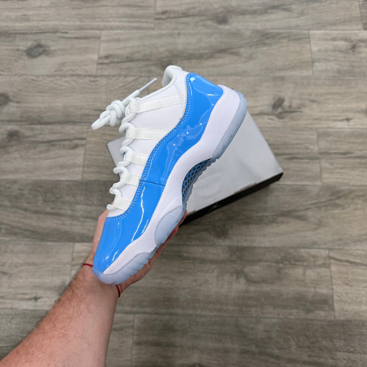 Jordan 11 Retro Low University Blue (2026)