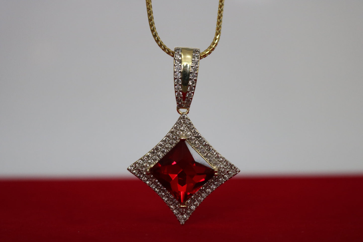 Rubi Pendant + Chain 1.5mm